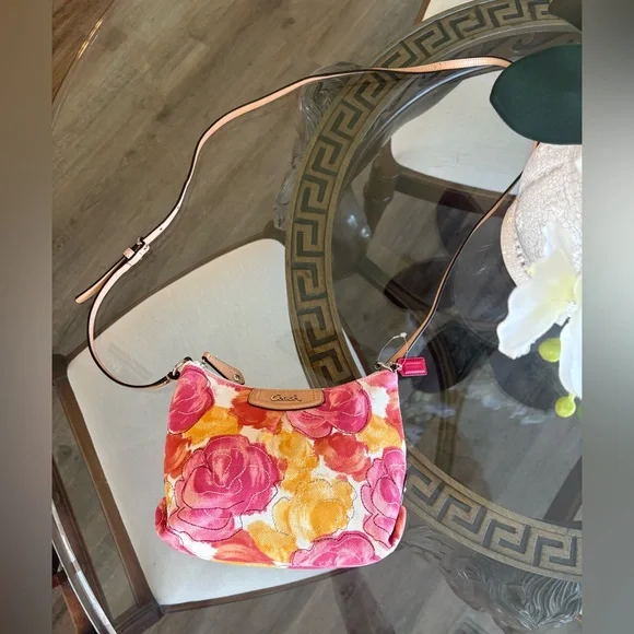 🩷💛COACH ASHLEY SMALL FLORAL CANVAS & LEATHER CROSSBODY/SHOULDER BAG!🩷💛 - Picture 4 of 8